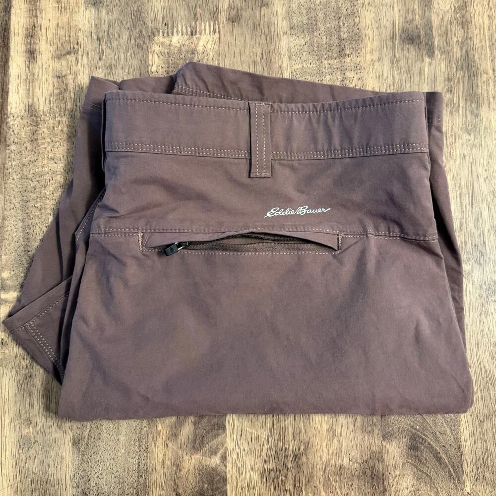 Eddie Bauer Shorts Flex Waist Zip Pocket Outdoor Hiking Golf 10” Mauve Men’s 38 - Picture 11 of 11